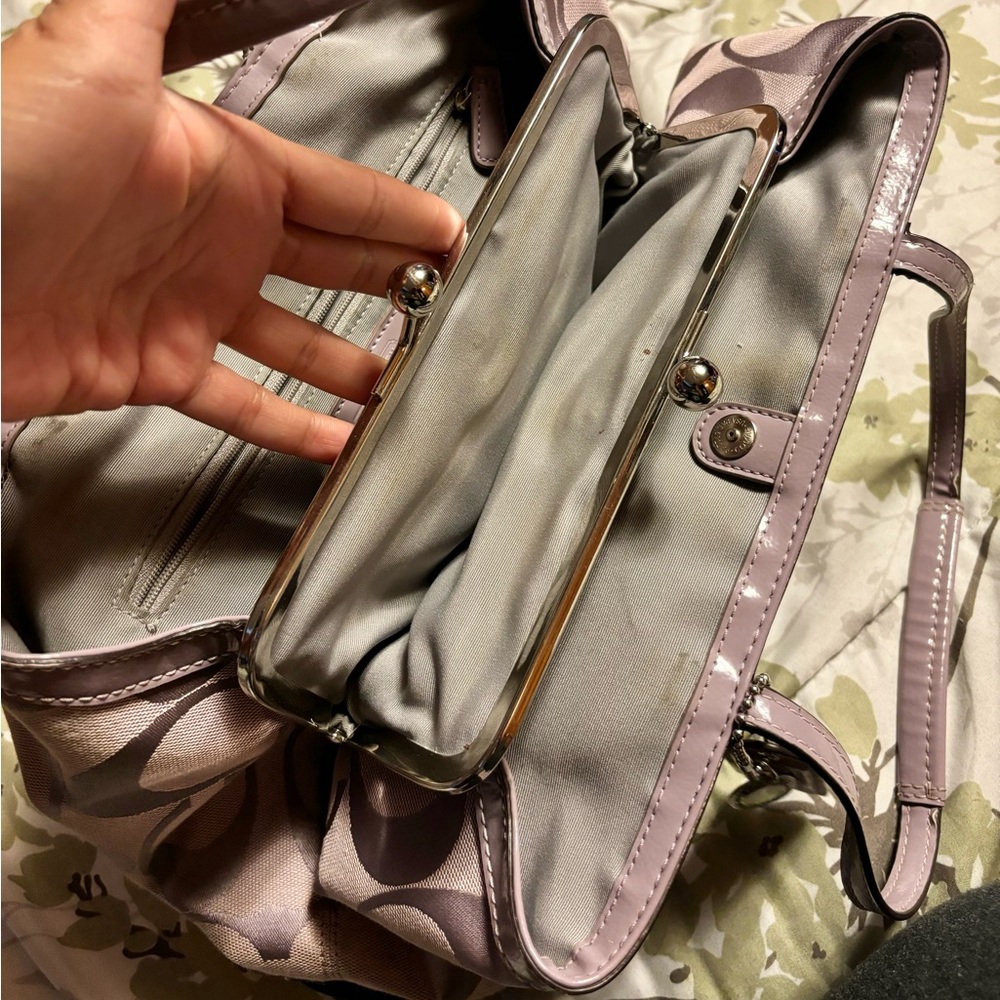 Lavendar coach bag - Picture 8 of 9